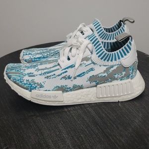 Adidas bb6364 rare NMD R1 DATAMOSH women's size 7.